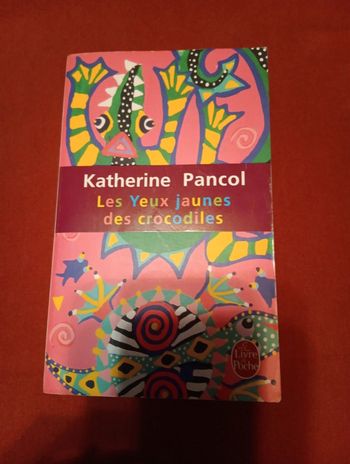 Livre les yeux jaunes des crocodiles