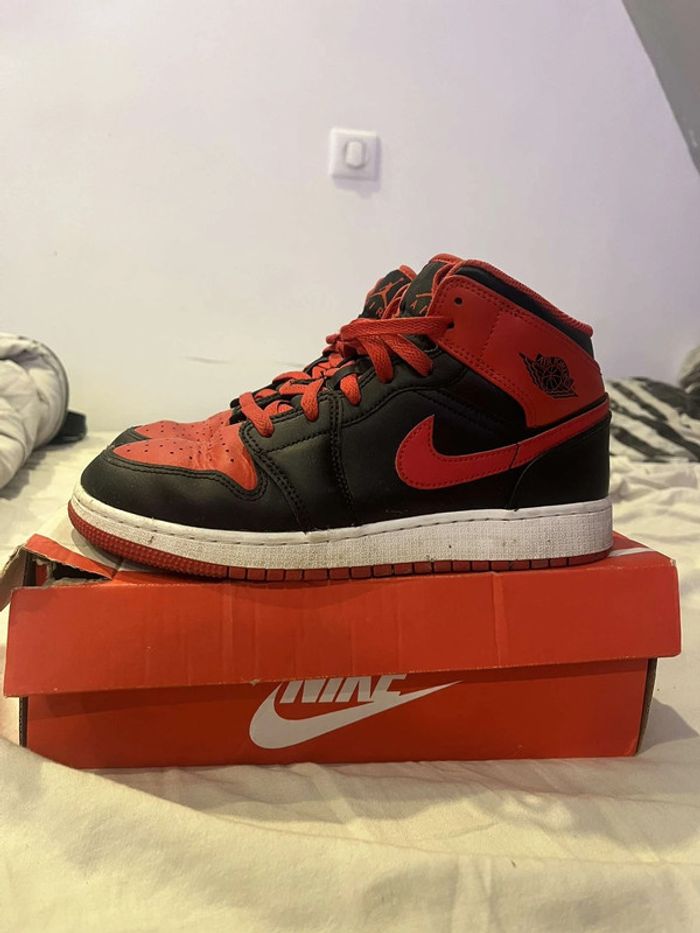 Jordan 1 mid