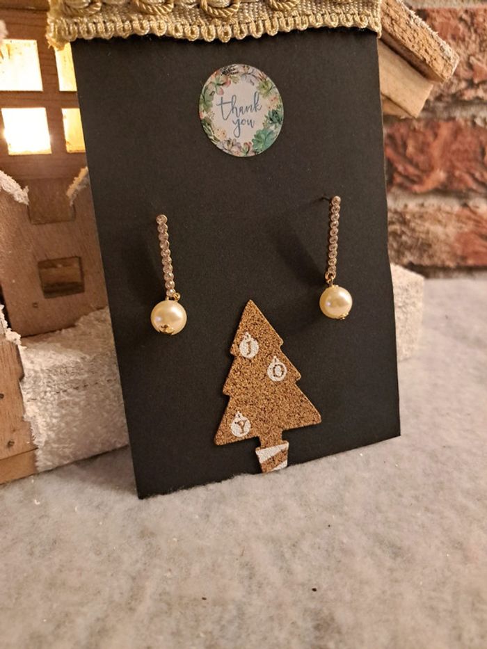 Boucles d'oreilles pendante perles et strass blanc - photo numéro 4