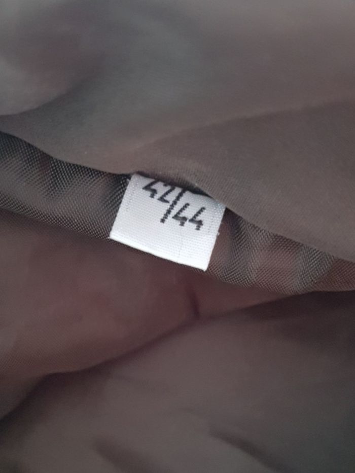 Veste matelassée marron kaki Taille 42/44, 56cm aux aisselles. - photo numéro 4