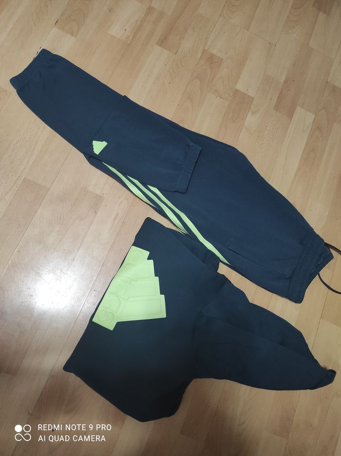 Survêtement adidas