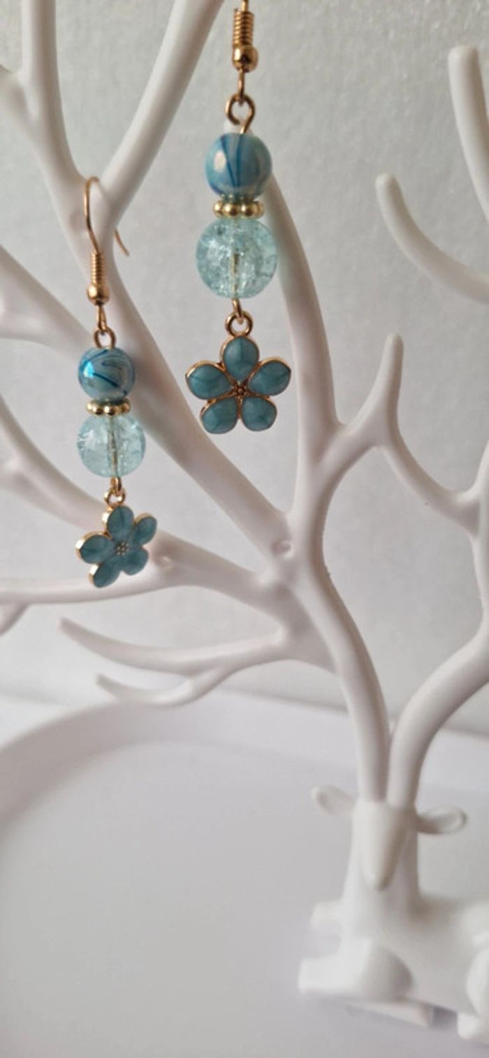 Boucle d'oreilles fleur bleu - photo numéro 2