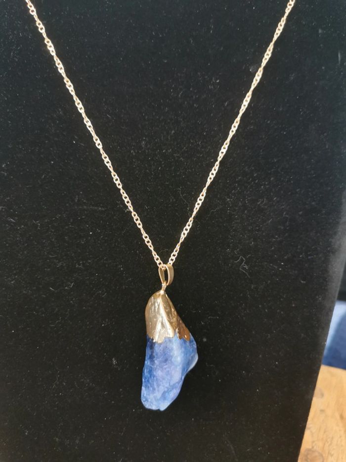 Collier doré. Pierre naturelle quartz bleu-violet - photo numéro 2
