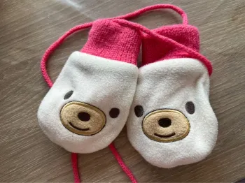 Moufles bébé en très bon état