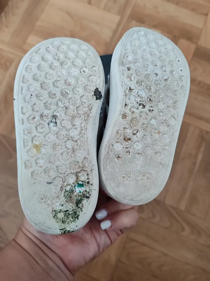 Basket adidas mickey 22 - photo numéro 3