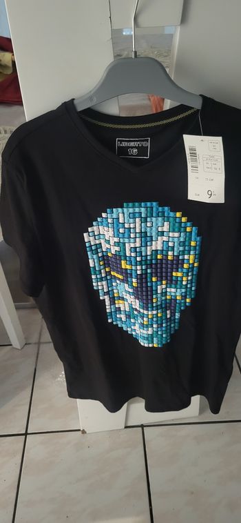 Joli Tee chirt neuf moins de 50 %