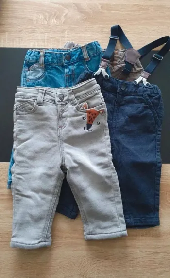 Lot de 4 jeans 9 mois