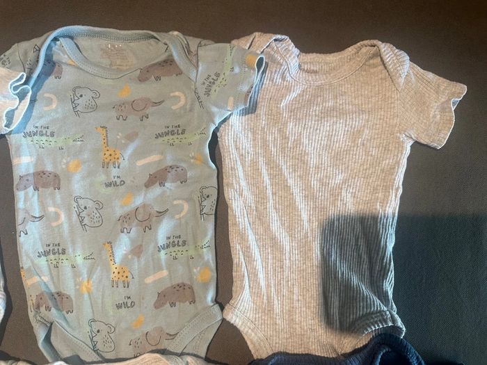 Lot de 10 bodies 3 mois été bébé garçon - photo numéro 8