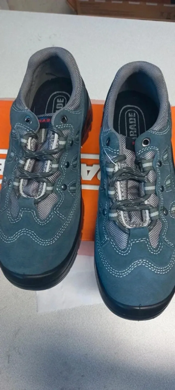 Neuves chaussures de sécurité taille 40 - photo numéro 2