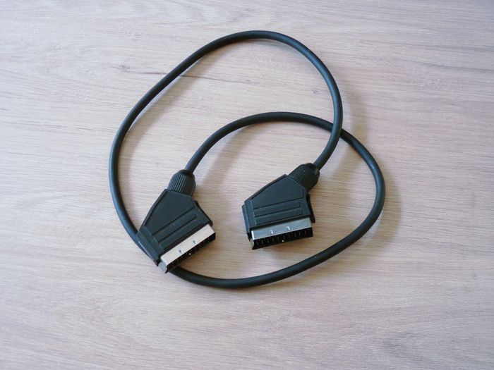 Cordon cable fiche peritel cable noir TBE accessoire video TV