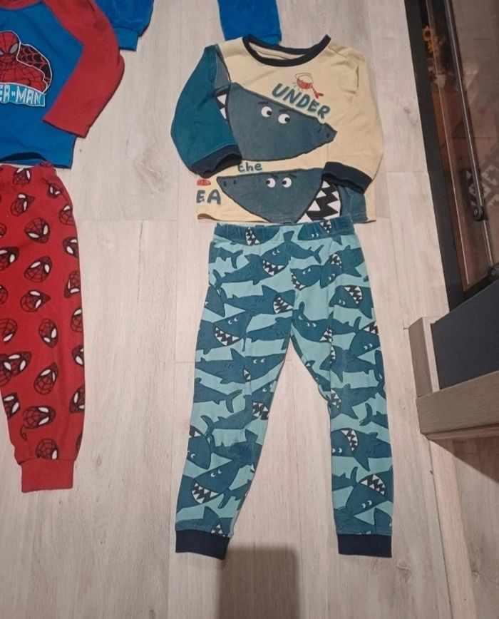 Lot de pyjamas 4ans - photo numéro 2