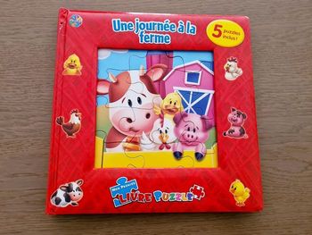 Livre puzzle une journée à la ferme en très bon état