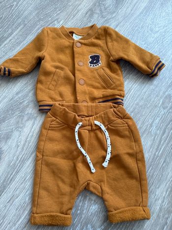 Ensemble taille un mois