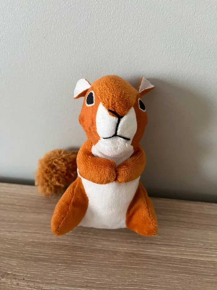 Peluche écureuil en très bon état