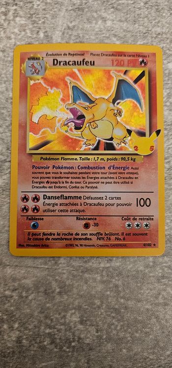 Carte Pokémon Dracaufeu Célébration 25 ans