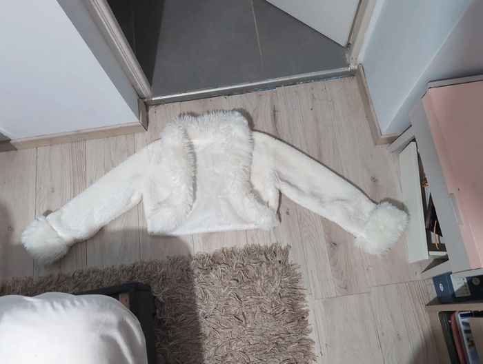 Boléros d'hivers blanc cassé, fausse fourrure