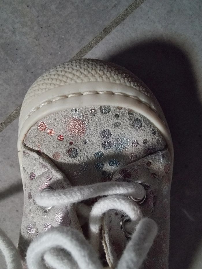 Chaussures blanches à bulles multicolores - photo numéro 4