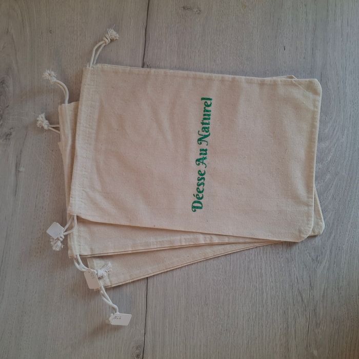 Lots de 3 pochons en coton 20x30 cm crème avec inscriptions vertes pailletées - Déesse au Naturel