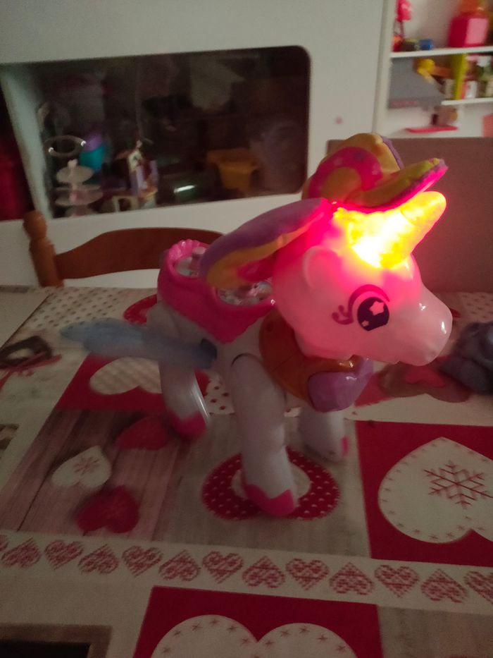 Licorne Azalée avec sa poupée Flora - photo numéro 3