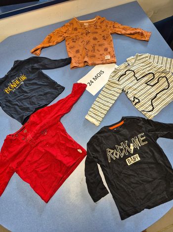 lot de haut garçon taille 24 mois