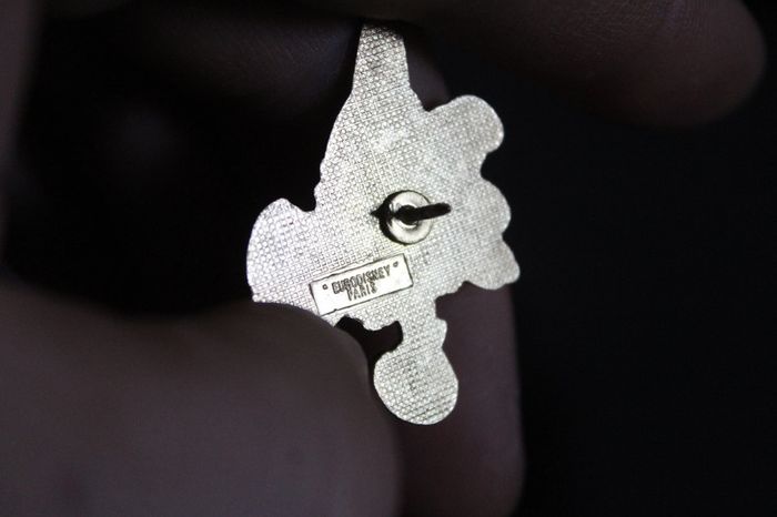 Pin's Mickey Mouse - Disney - photo numéro 2