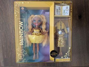 Poupée Rainbow High Fantastic Fashion Sunny Madison neuve