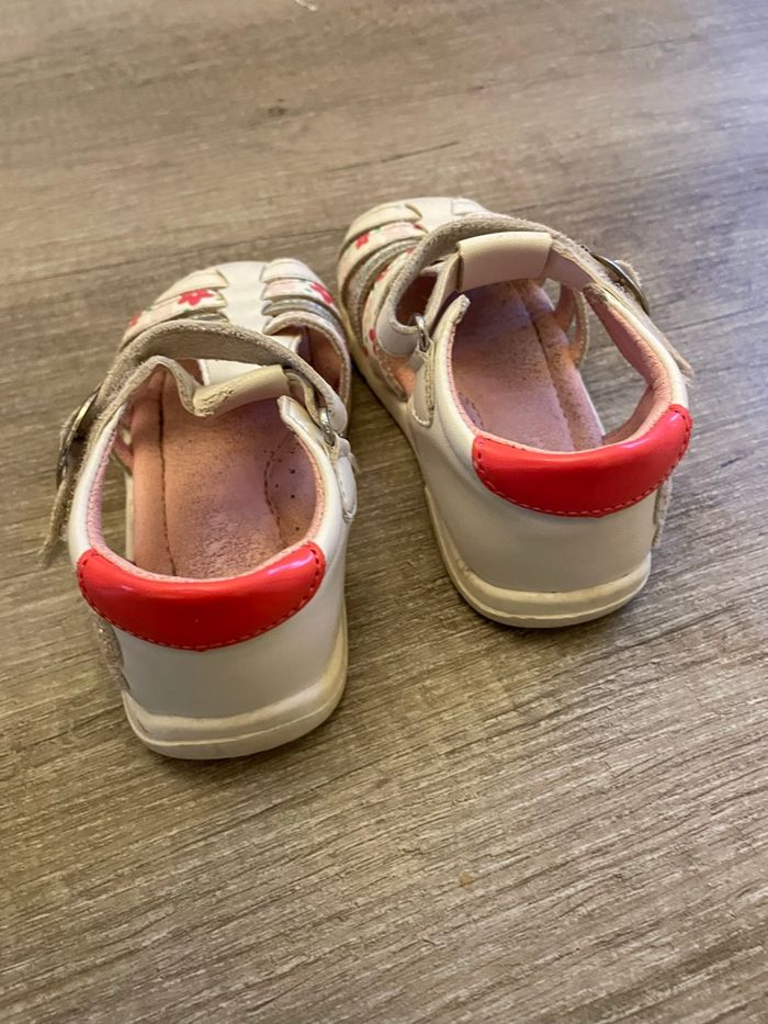 Paire sandalettes pointure 24 - photo numéro 4