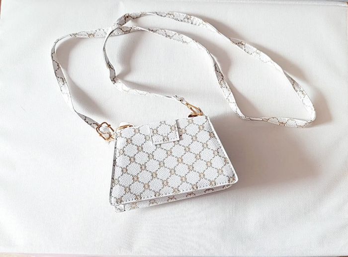 Sac a main blanc et doré style monogramme - photo numéro 2