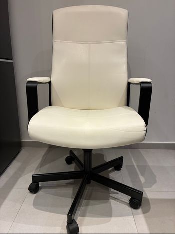 Chaise pivotante MILLBERGET blanche IKEA
