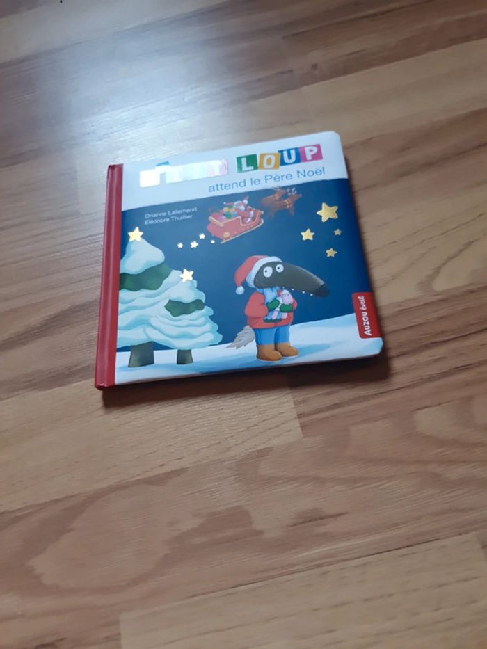 petit loup attend le père Noël