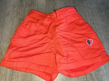 Short rouge taille 10 ans