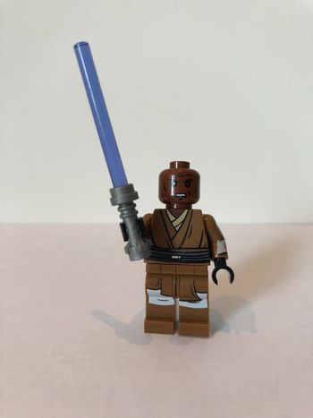 Figurine type lego Jedi Windu. Star Wars