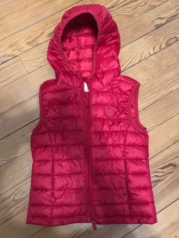 Petite doudoune sans manche à capuche