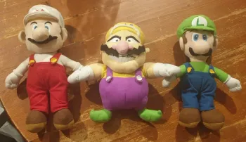 Lot 3 peluches Super Mario, Luigi, Wario