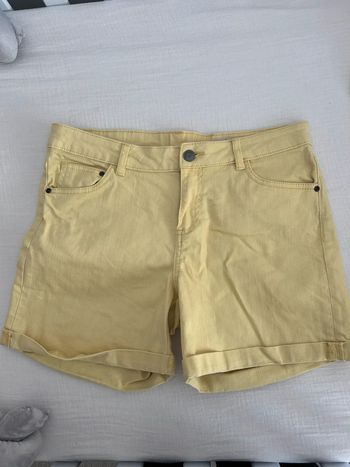 Short jaune
