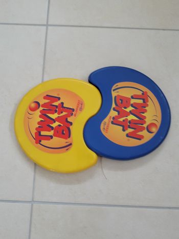 Lot 2 raquettes pour balle en mousse