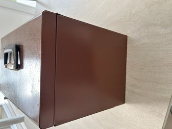 Coffre de rangement en métal marron