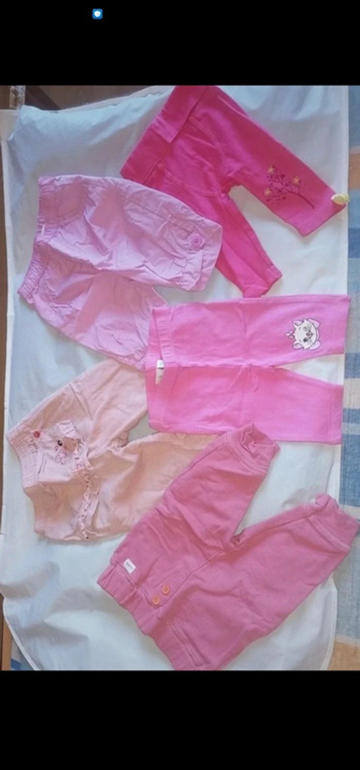 5 Pantalons / 6 mois - photo numéro 2