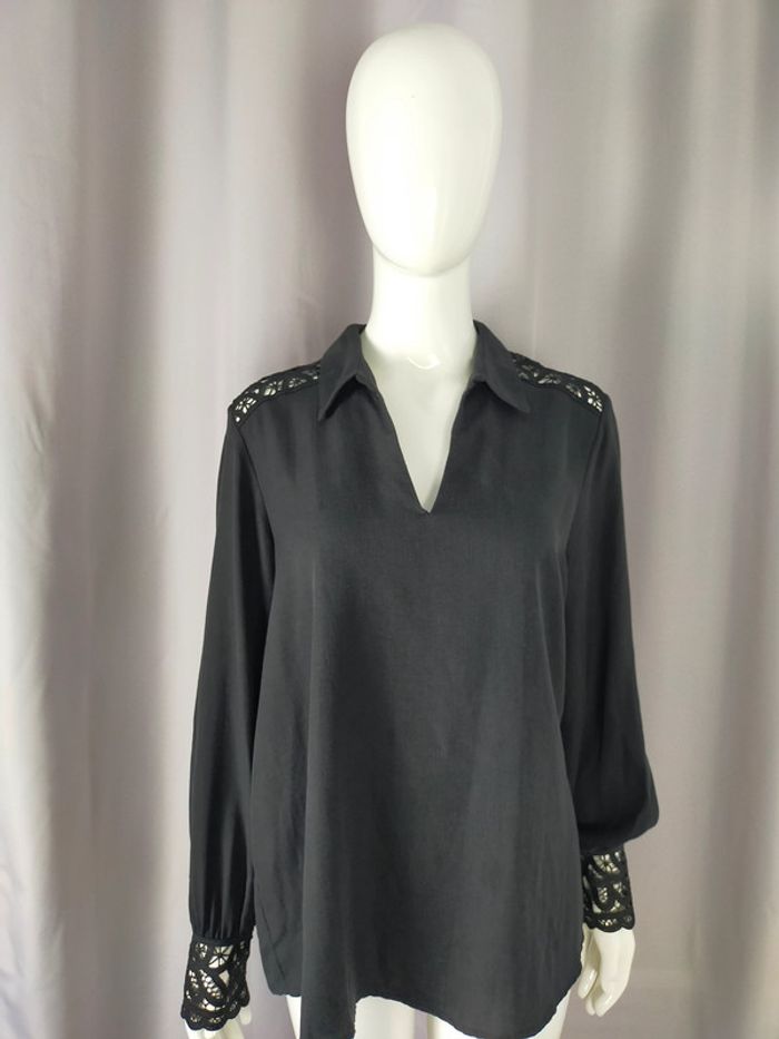 Blouse noire élégante à empiècements dentelle – Elora – Taille 42