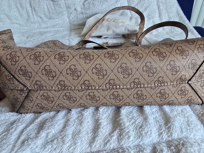 Deux sacs guess un grand et un bandoulière - photo numéro 10