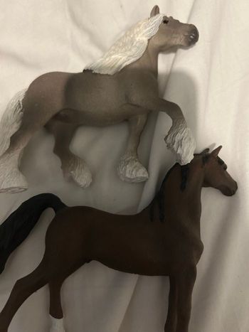 Lot de 4 chevaux et un poulain schleich 