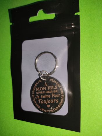 Porte clé à mon fils 
N oublie jamais que je t aime pour toujours