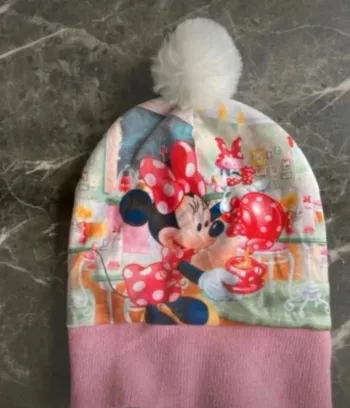 Bonnet Disney minnie en très bon état. Tour de tête 54 cm