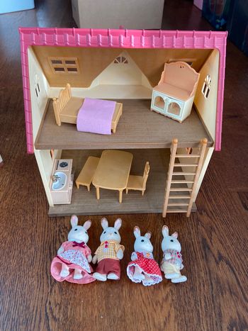 Maison cottage meublée avec famille lapins sylvanian