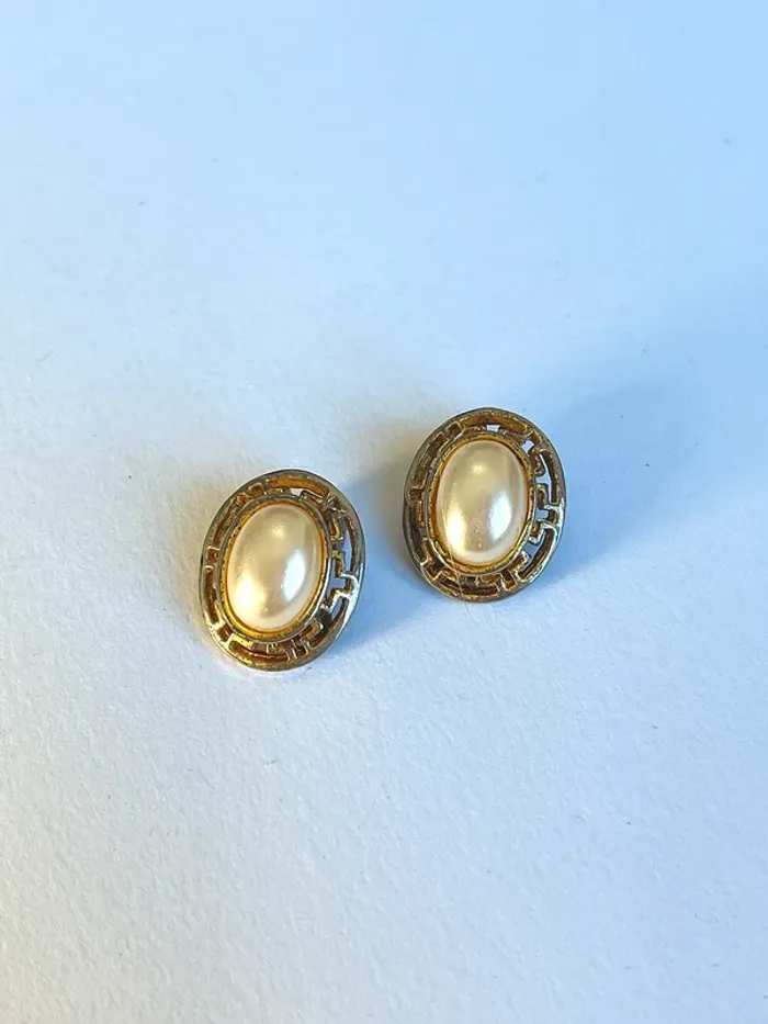 Boucles d’oreilles vintage fantaisie dorée à perle années 80 à clip 🤍 - photo numéro 2