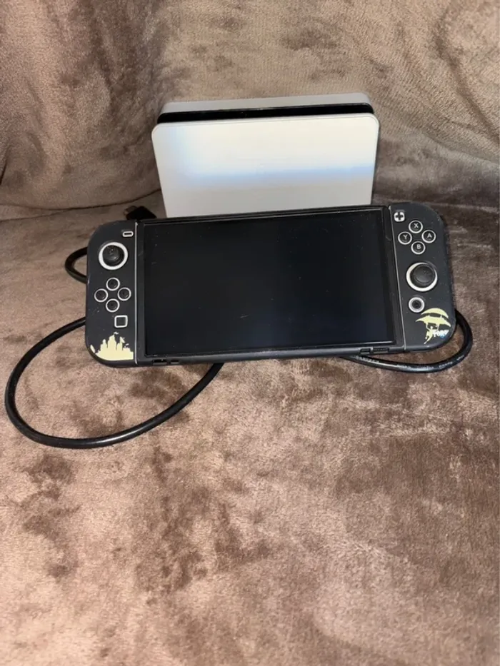 Console Nintendo Switch Oled en très bon état - photo numéro 3