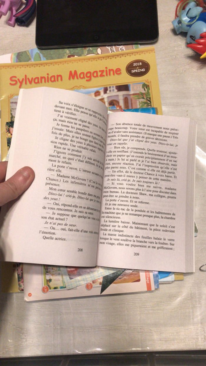 Évie Ne la quittez pas des yeux - photo numéro 4