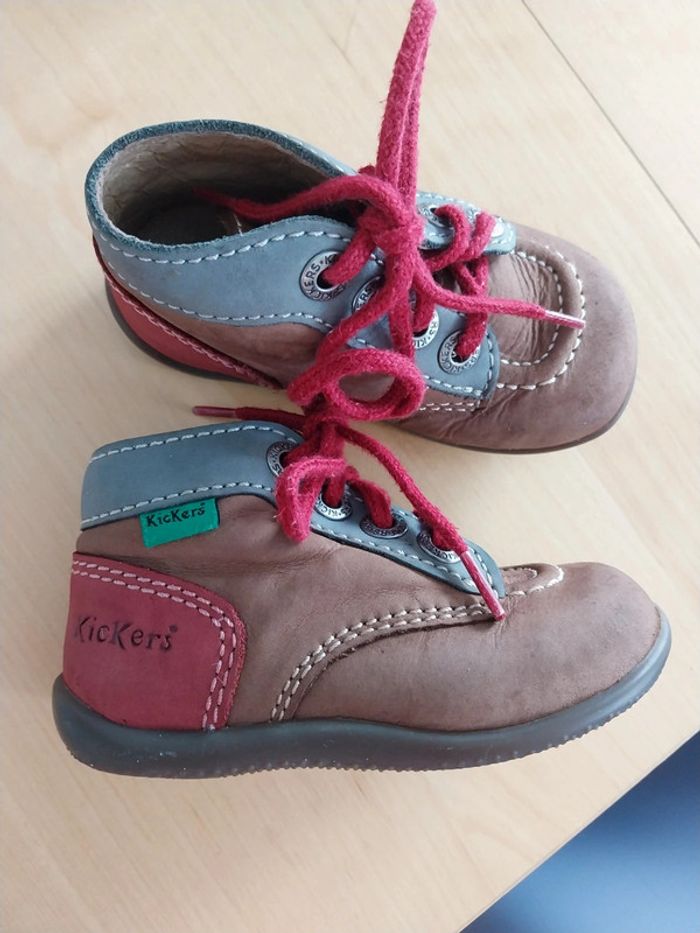 Chaussures bébé Kickers pointure 21 - photo numéro 2