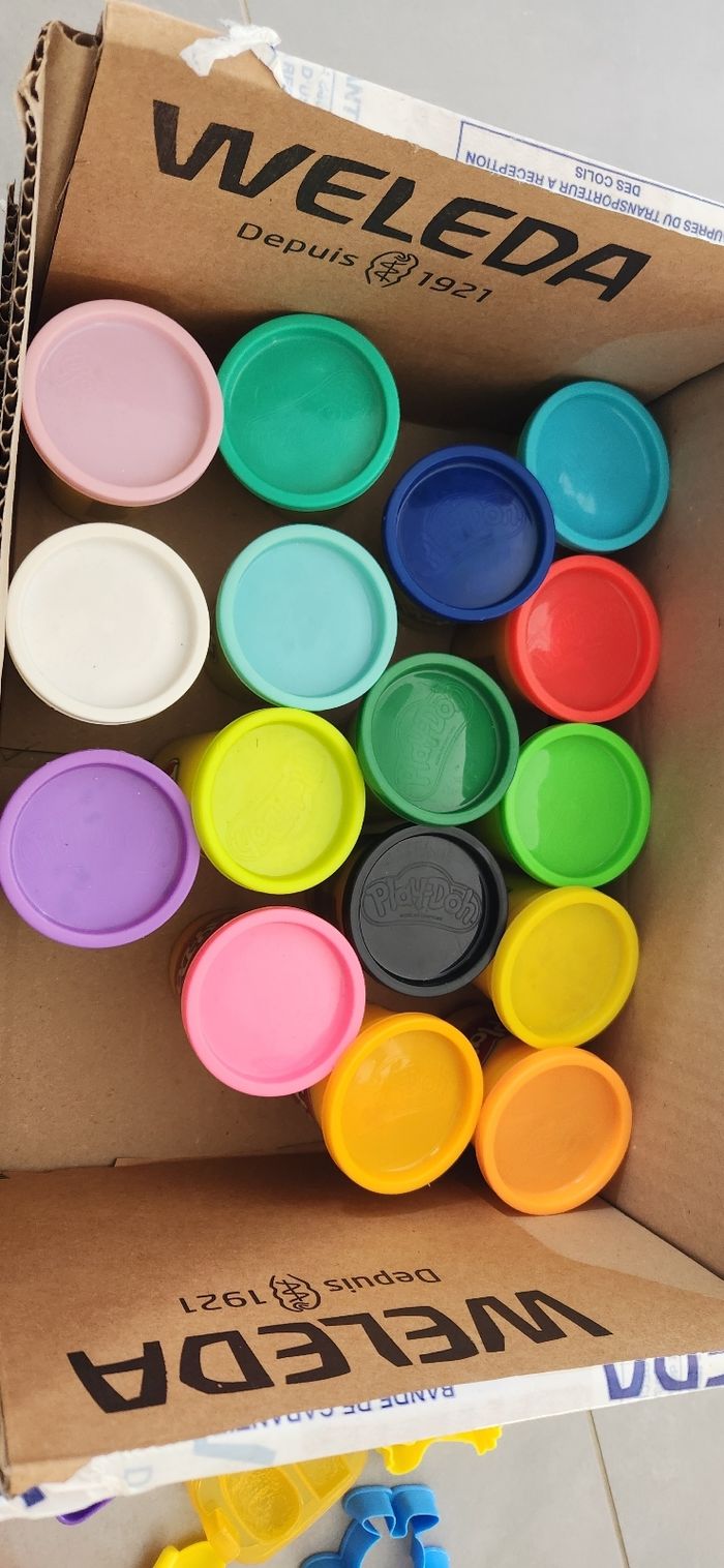 Lot pâte à modeler et accessoires - photo numéro 2