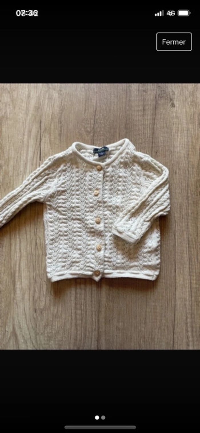 Joli gilet en tricot neuf 3 mois